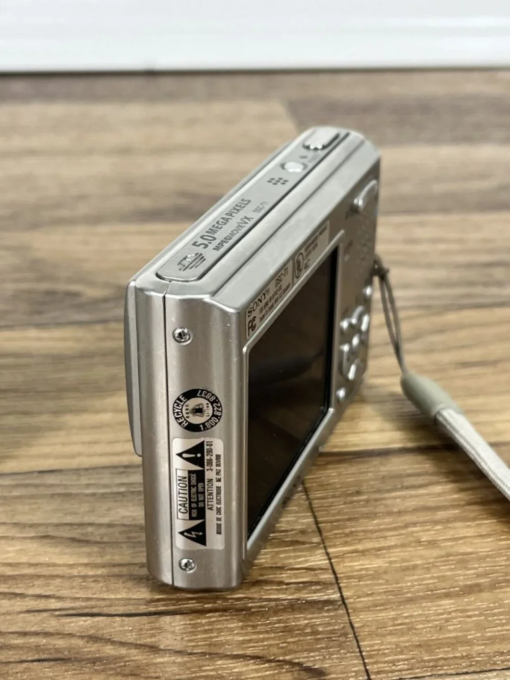 Sony Cyber-shot DSC-T1 5.0MP Digital Camera Silver Tested With Dock, Memory Card